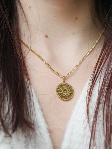 Collier roue d'astrologie