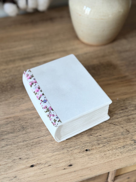 Bougie livre