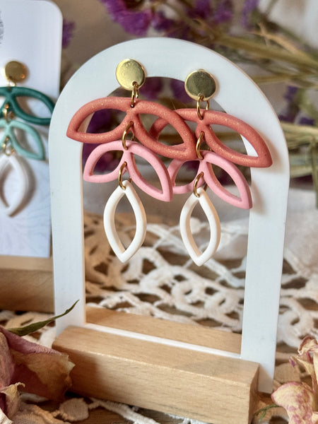 Pendants silhouettes de feuilles