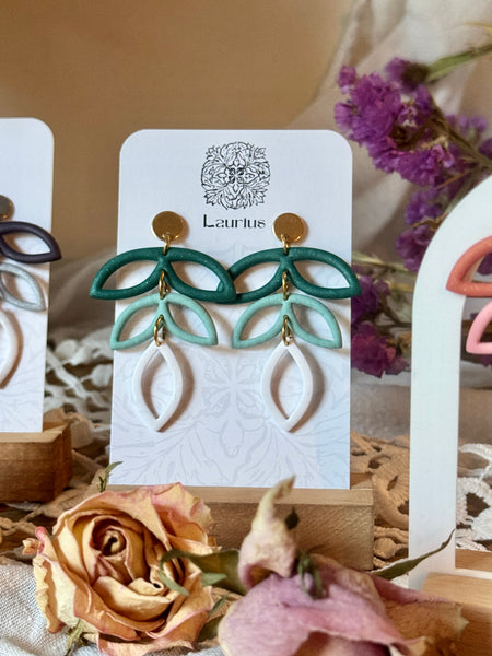 Pendants silhouettes de feuilles
