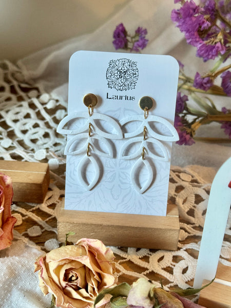 Pendants silhouettes de feuilles