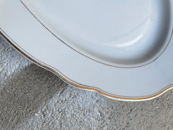 Plat ovale dentelé