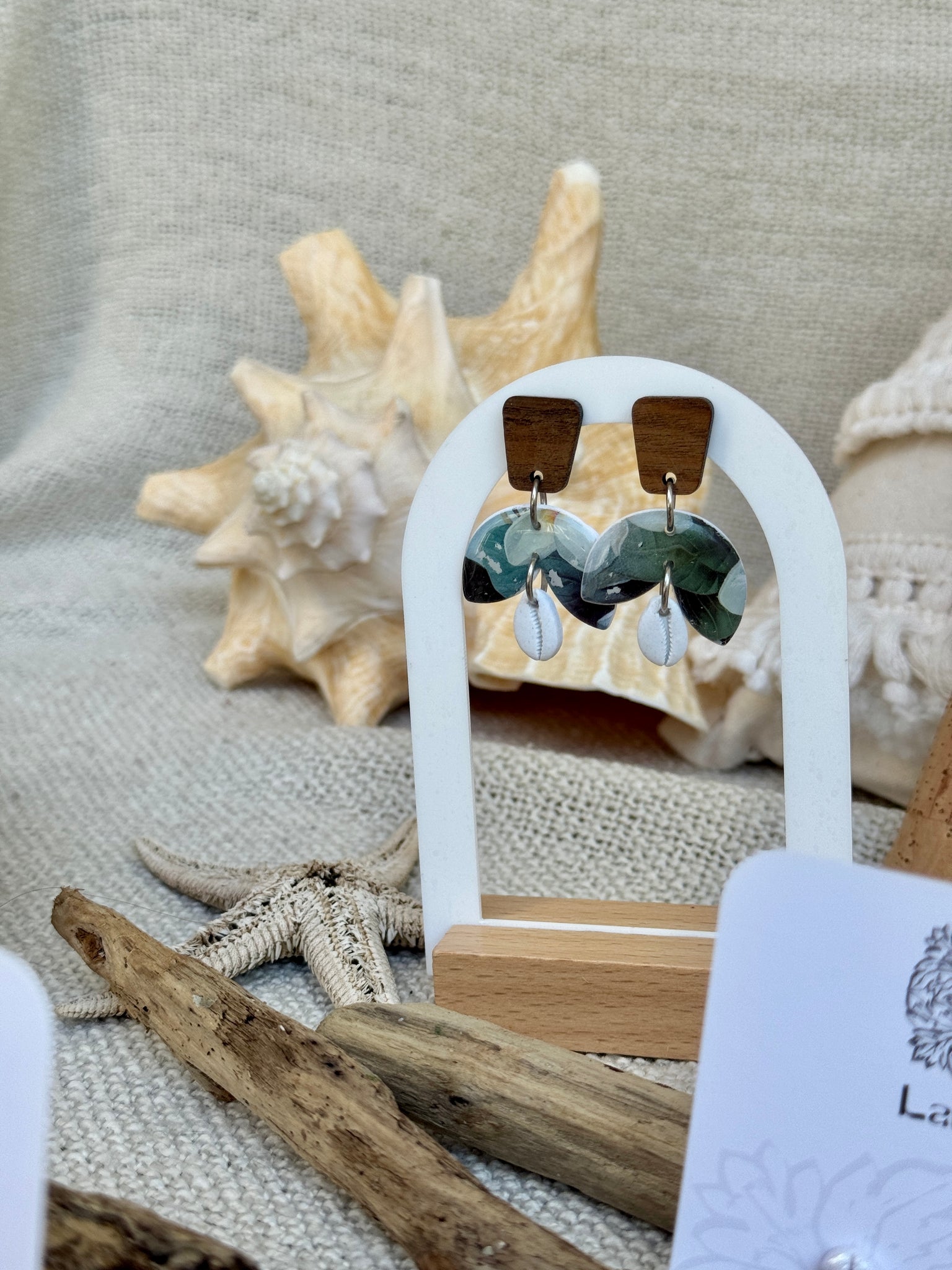 Pendant bois et cauri